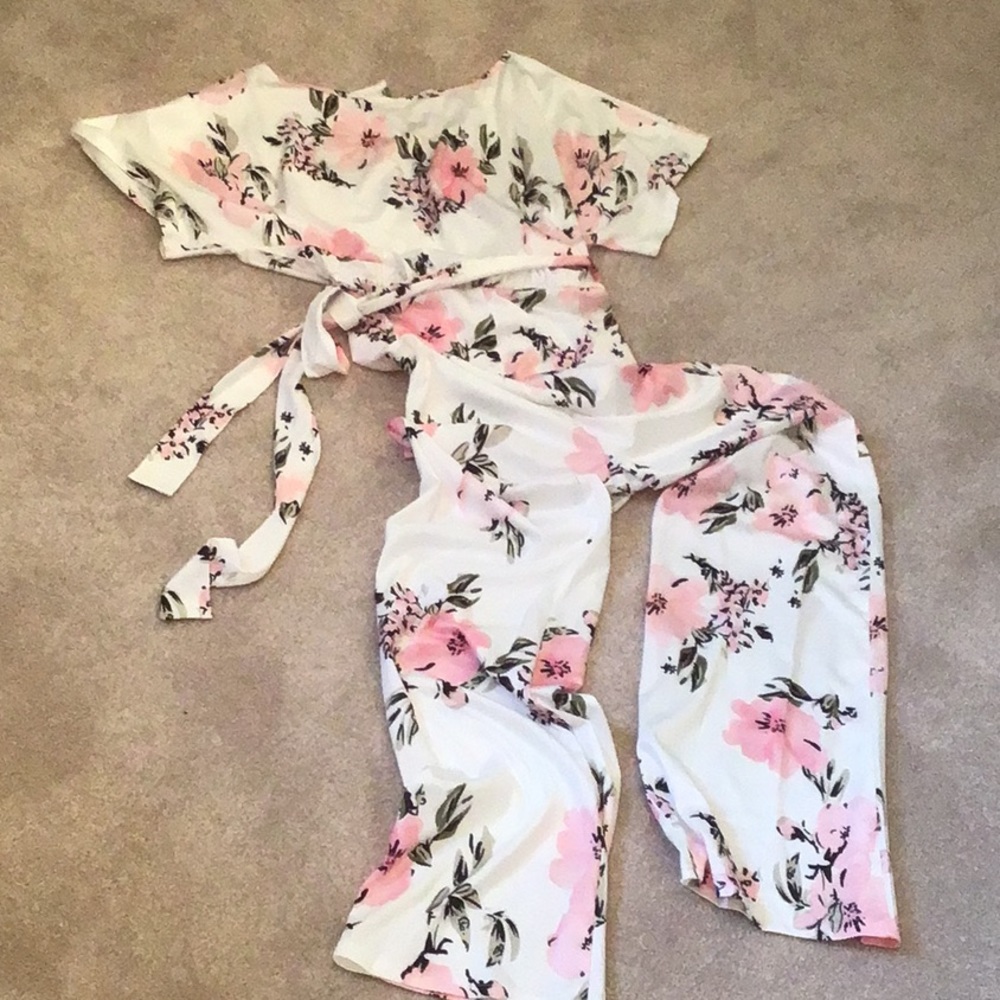 Jump suit, floral print , super cute!